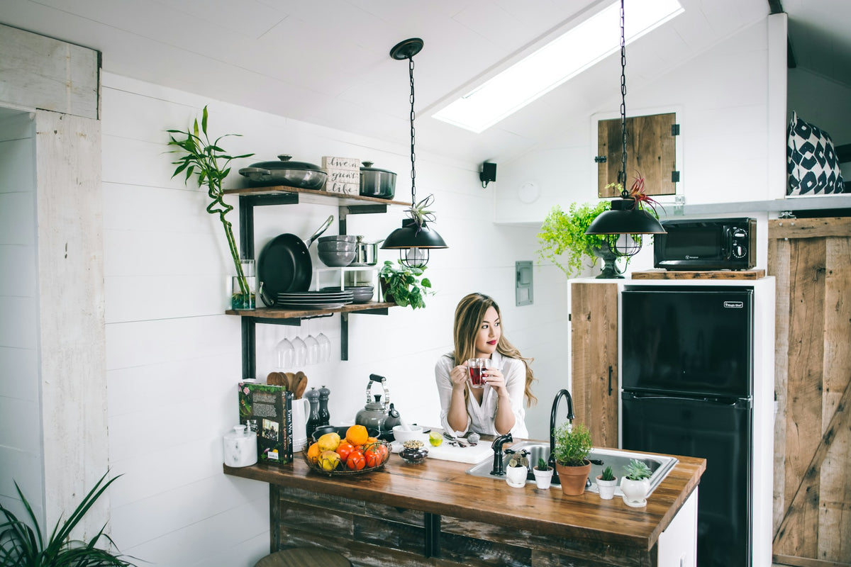 Simple Pleasures: Farmhouse Kitchen Décor Tips for a Warm Welcome